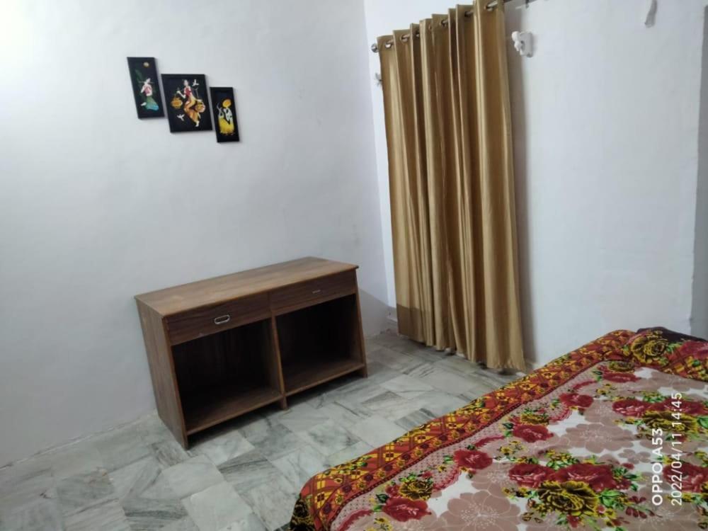 Shri Swami Sheetal Das Aashram Dharmshala バラナシ 部屋 写真